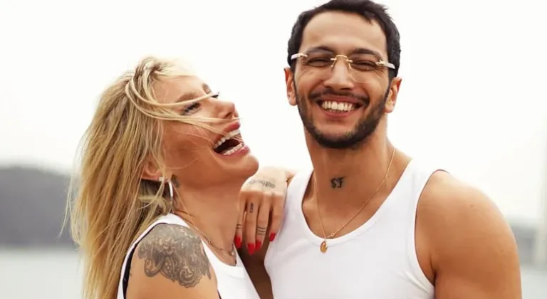 Takibi bıraktı, fotoğrafları sildi...  İrem Derici ile Melih Kunukçu ayrıldı mı?