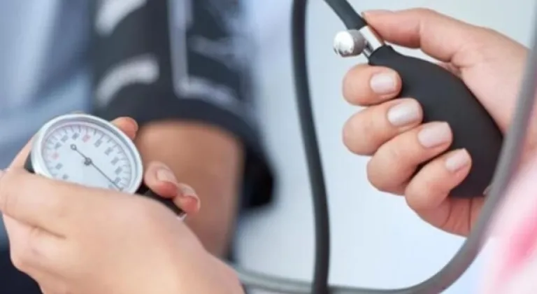 Tek Ölçümle Hata Yapmayın: Tansiyonda Ev Ölçümleri Hayat Kurtarıyor! Gizli Hipertansiyon Riski!