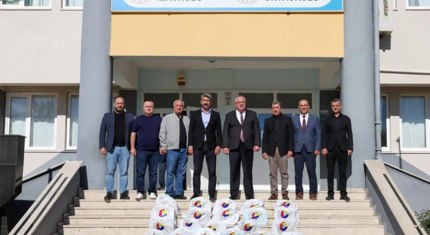 TOBB’dan Kumluca’da 525 öğrenciye ayakkabı desteği