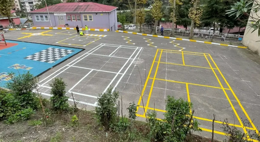Trabzon'da okul bahçelerine renkli dokunuş