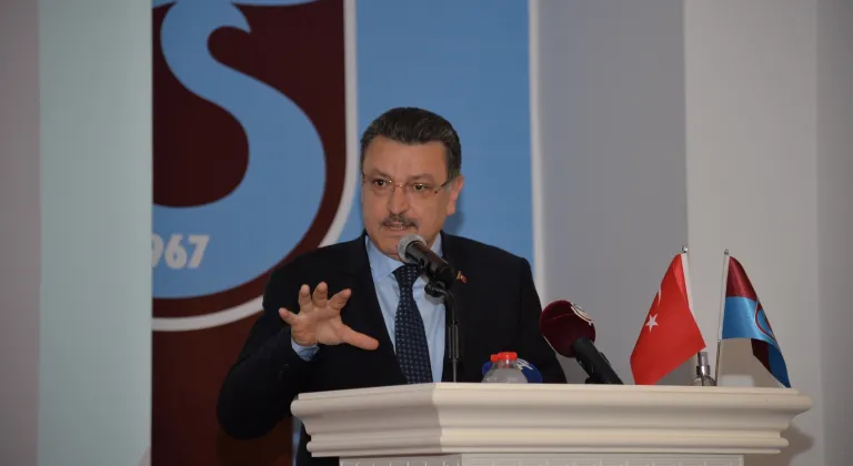 Trabzonspor Otobüsüne Peş Peşe Saldırılar! Başkan Genç'ten Sert Kınama ve Fenerbahçe Maçı Öncesi Kritik Sağduyu Çağrısı