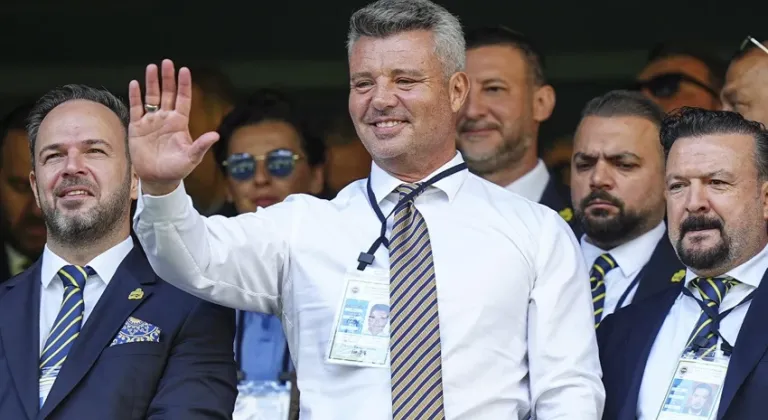 Tribünlerden gelen "Sadettin Saran" tezahüratları kongreyi yarıda bıraktı