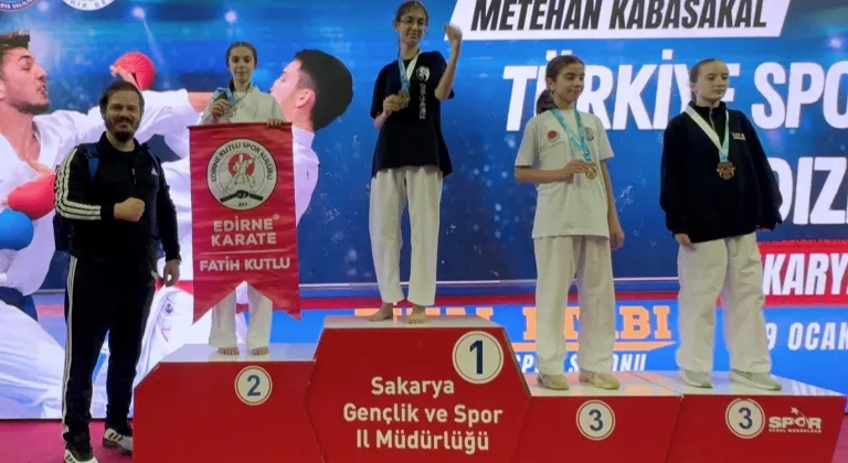 Türkiye Yıldızlar Karate Ligi'nde Nefes Kesen Mücadele: Deniz Cansu Karabulut'tan Büyük Başarı!