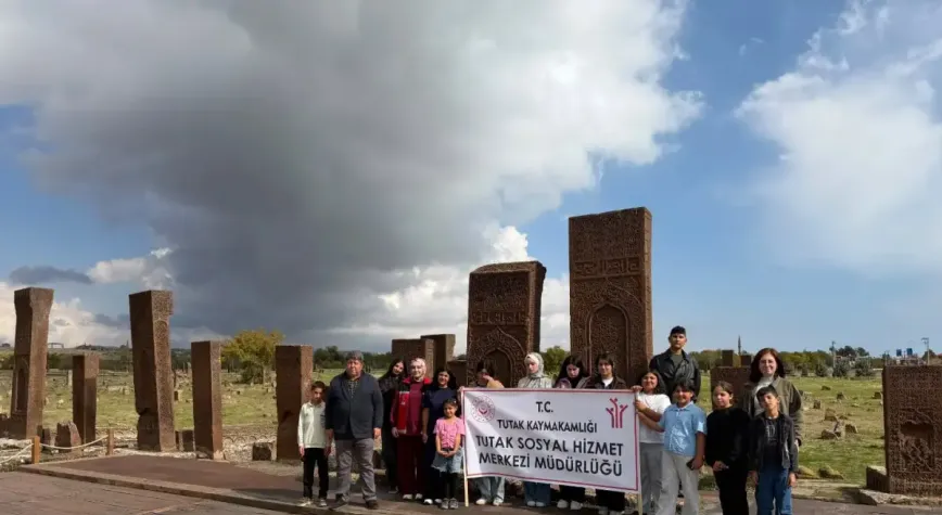 Tutaklı Çocuklar Ahlat’ın tarihî ve kültürel mirasını keşfetti
