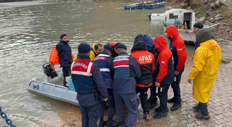 Uçurumdan düşen vatandaş 19 saat süren operasyonla kurtarıldı
