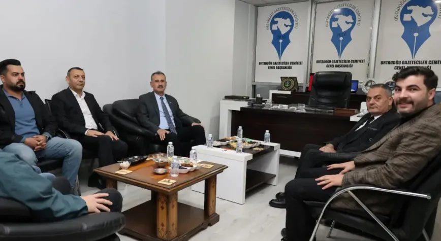 Vali Bozkurt’tan Ağrı’da yerel basınla fikir alışverişinde bulundu
