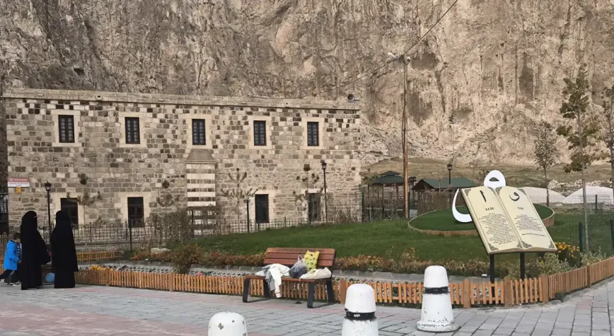 Van'da Horhor Camisi turistlerin ilgi odağı oldu