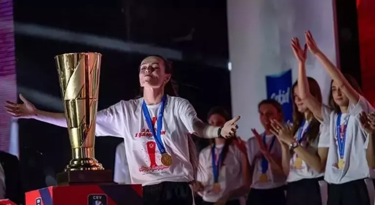 Voleybol efsanesi Eda Erdem'in heykeli dikiliyor