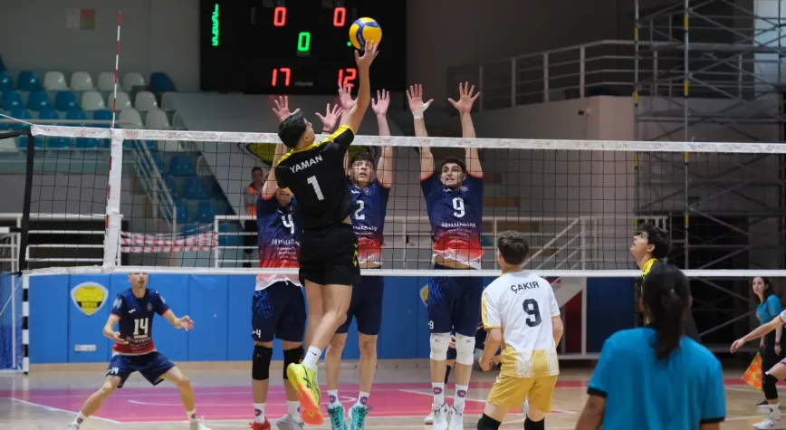 Voleybolda Konya Büyükşehir fırtınası