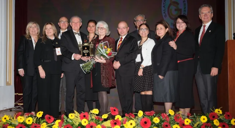 Yapay Zekada Cinsiyet Eşitliğinin Öncüsü Gülser Corat, 14. Galatasaray Ödülü'ne Layık Görüldü!