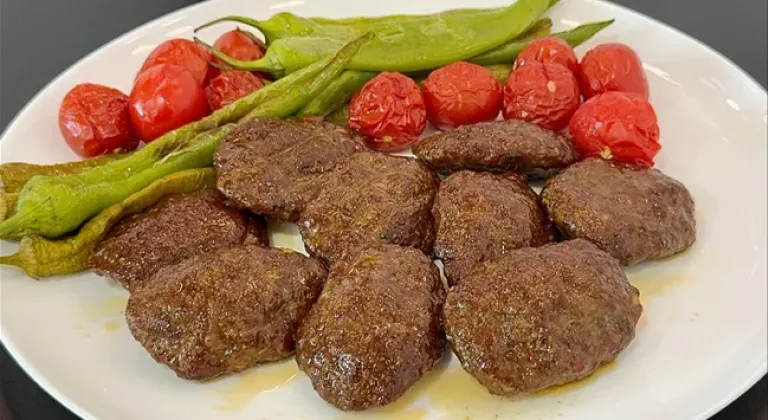 Yemek hesabı 22 bin 800 lira gelince itiraz etti