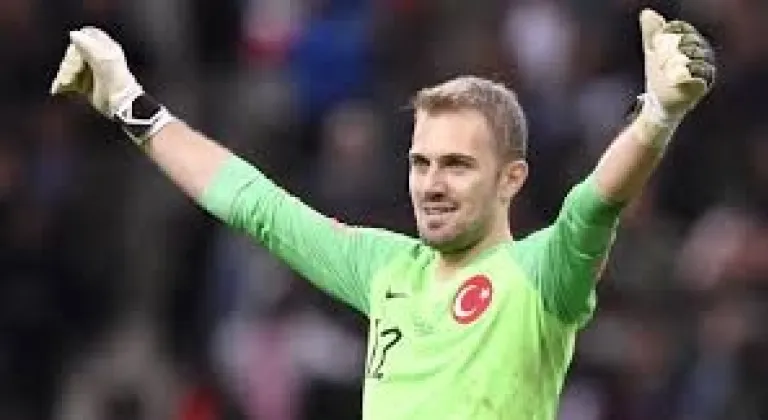 Yıllar sonra geri dönebilir! Fenerbahçe'den Mert Günok sürprizi