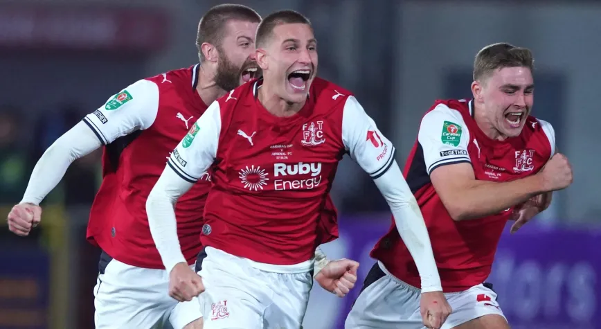 Arsenal'e Lig Kupası'nda Büyük Sürpriz: Fleetwood Penaltılarla Turladı