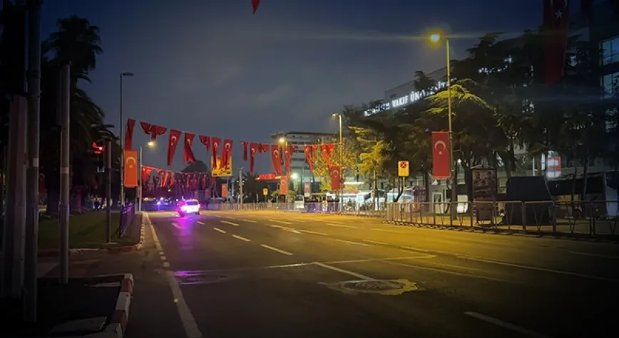 29 Ekim Kutlamaları Nedeniyle İstanbul'da Trafik Kapatıldı: Alternatif Güzergahlar