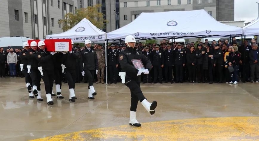 Van'da Şehit Düşen Polis Memuruna Son Veda Edildi, Naaşı Ankara'ya Uğurlandı