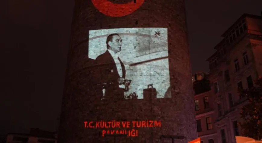 Galata Kulesi'nde 29 Ekim'e özel Atatürk gösterisi
