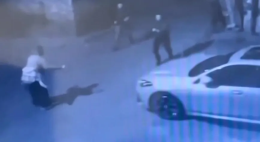 Beyoğlu’nda eşinin babasının evini bastı; kayınpederine saldırdı