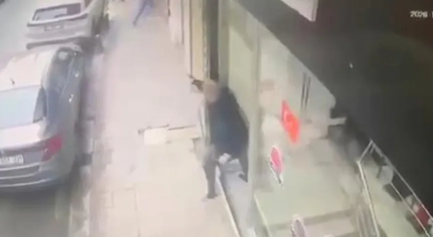 Zeytinburnu'nda esnaf, kendisine ateş açan şüpheliyi kovalayıp vurdu