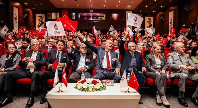 Zafer Partisi İstanbul’da gövde gösterisi yaptı! Hakan Akşit yeniden İl Başkanı seçildi