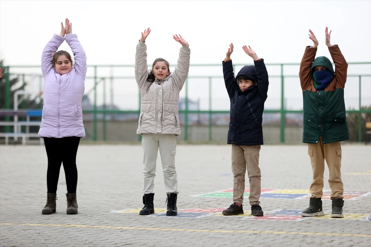 Kırklareli'nde öğrenciler, obeziteye karşı spor yapıyor